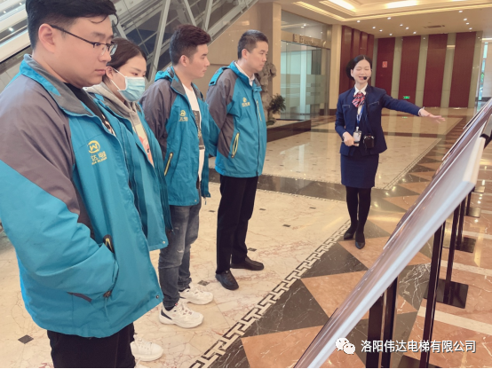 外出對電梯廠家進行考察